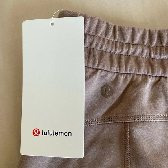 Lululemon Softstreme High-Rise Short 4" NWT Size4 - Picture 10 of 12